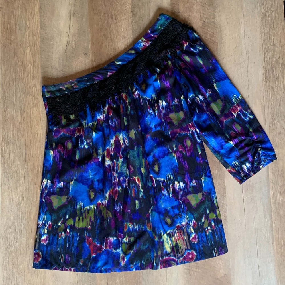 Angie women’s one shoulder top size small